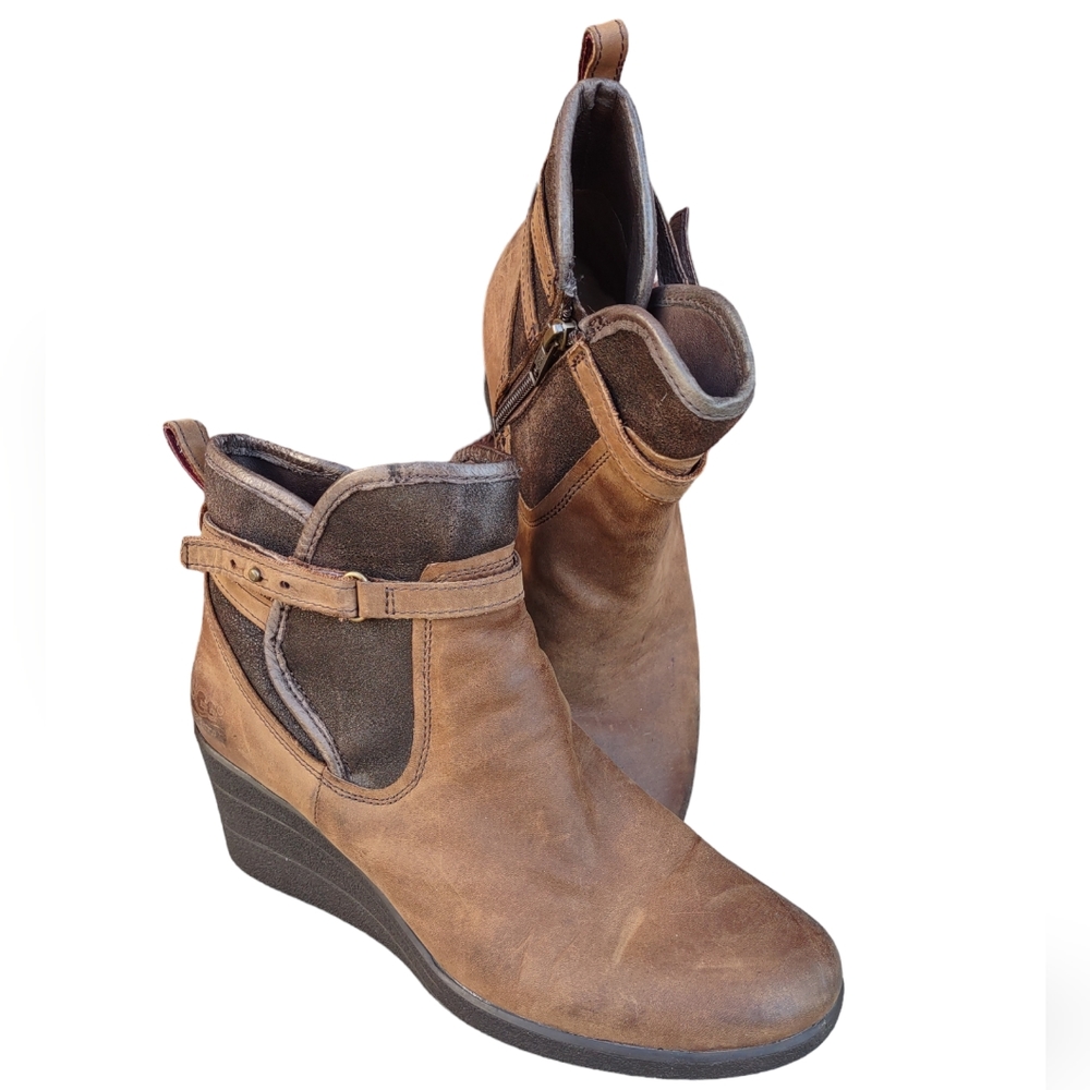 UGG Australia Size 9 Emalie Waterproof Brown Wedge Leather Ankle Boots